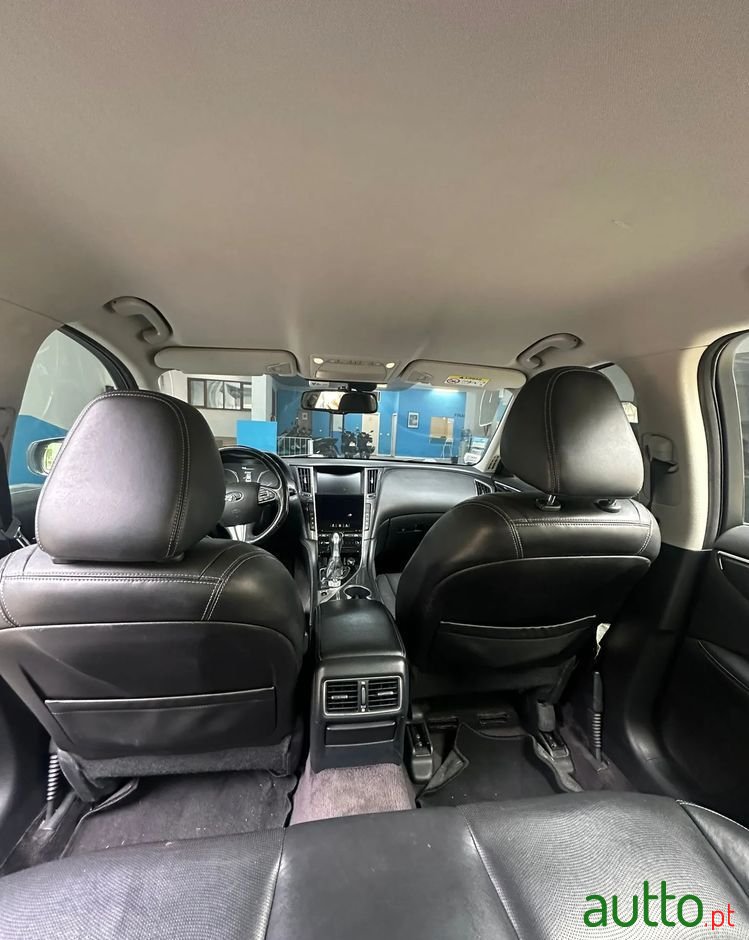 2017' Infiniti Q50 photo #6