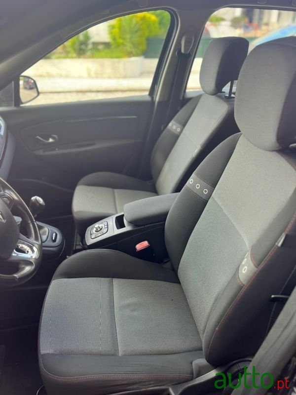 2013' Renault Scenic photo #6