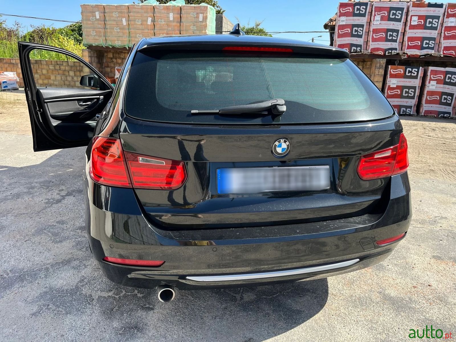 2014' BMW 318 photo #2