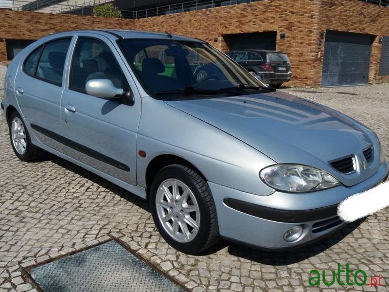 2001' Renault Megane photo #2