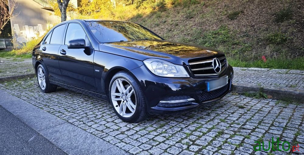 2012' Mercedes-Benz Classe C photo #2