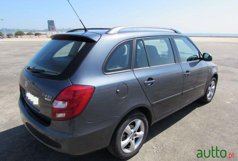 2008' Skoda Fabia Break photo #1