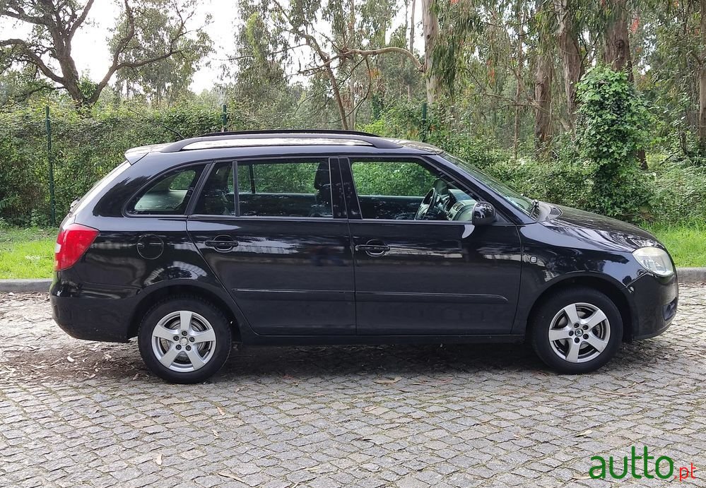 2008' Skoda Fabia Break photo #3
