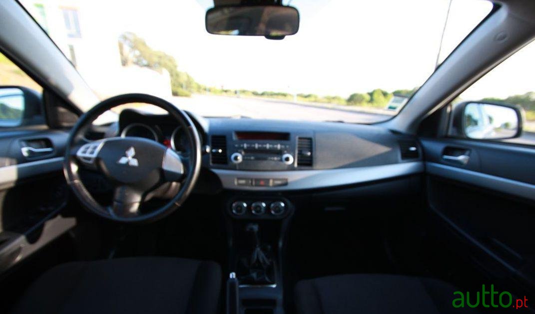 2011' Mitsubishi Lancer photo #2