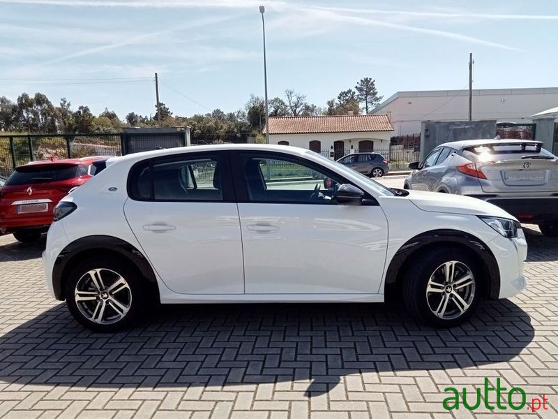 2022' Peugeot e-208 photo #4