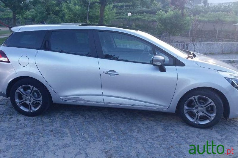 2016' Renault Clio Sport Tourer photo #3