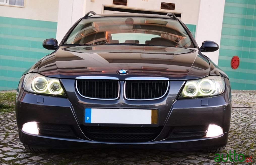 2008' BMW 320 photo #1