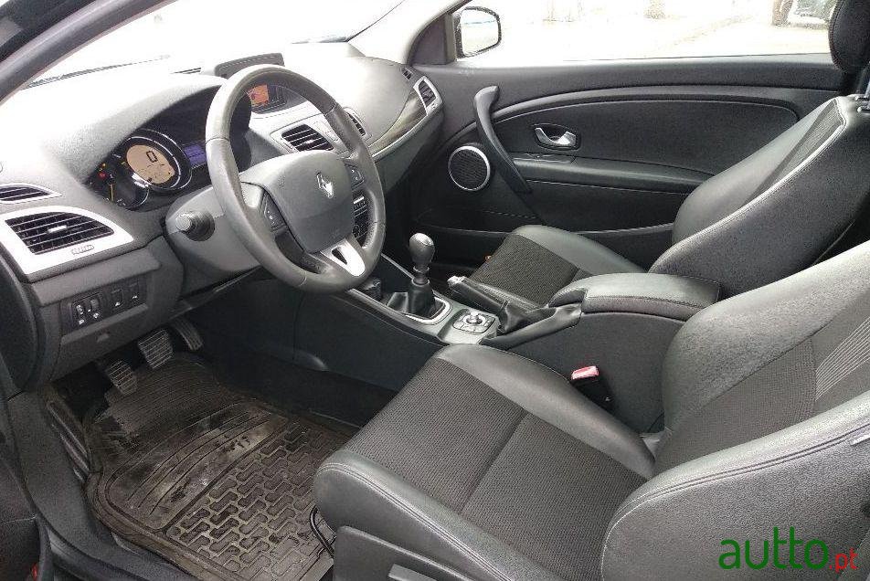 2010' Renault Megane photo #2