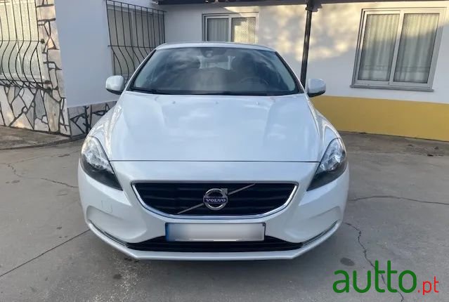 2015' Volvo V40 1.6 D2 Vor photo #2