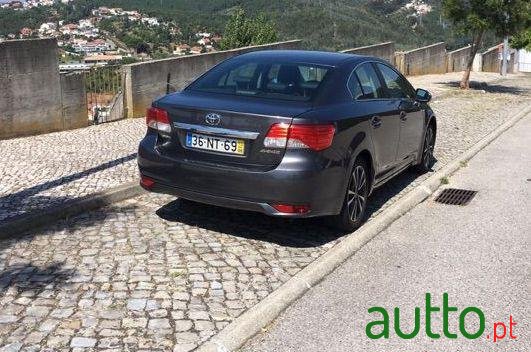 2013' Toyota Avensis photo #1