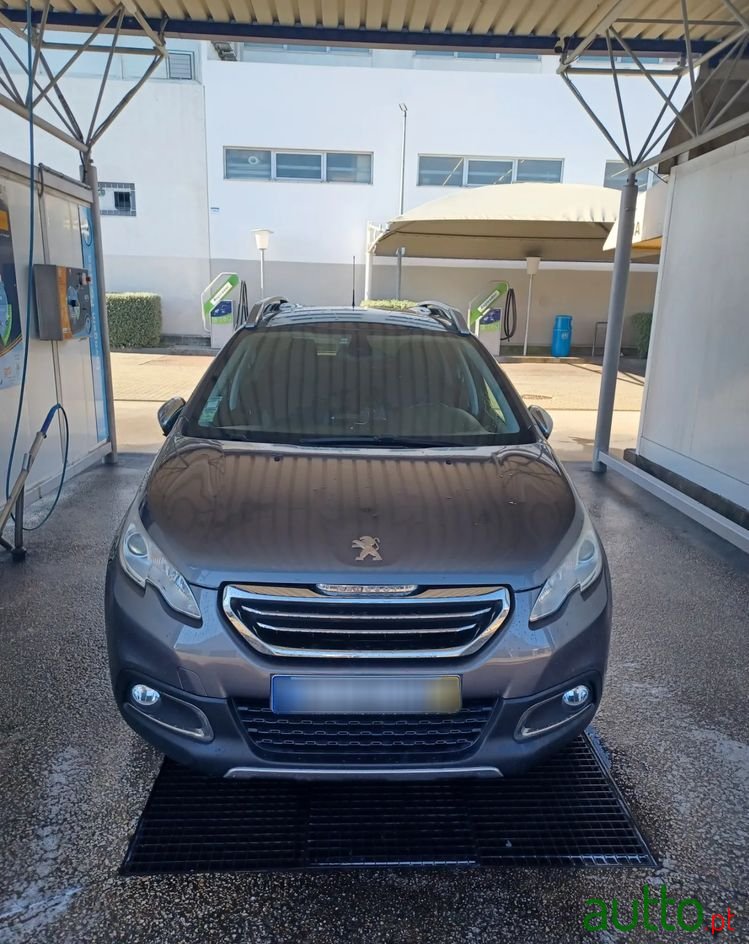 2015' Peugeot 2008 photo #1