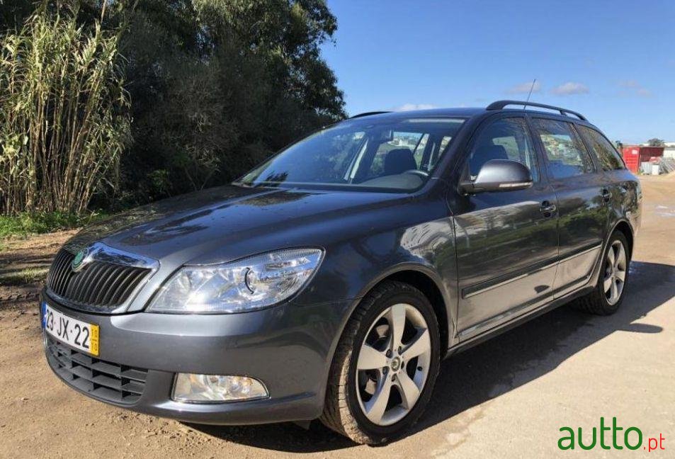 2010' Skoda Octavia-Break 1.6 Tdi Elegance photo #1