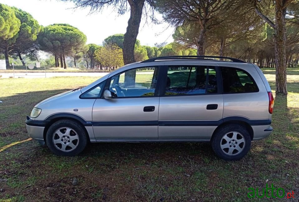 2002' Opel Zafira photo #3