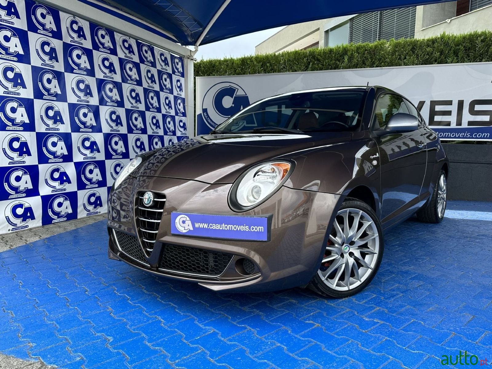 2011' Alfa Romeo MiTo photo #1