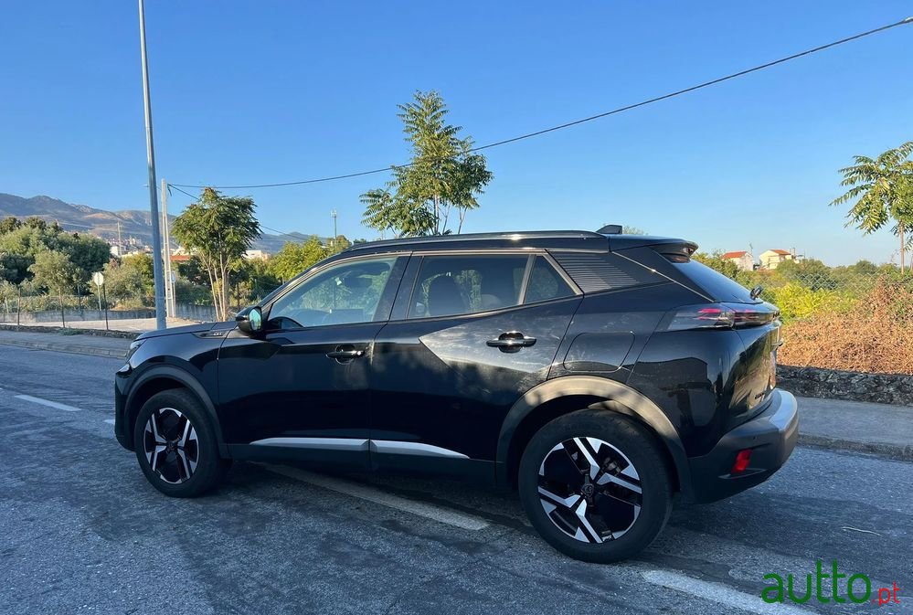 2023' Peugeot 2008 photo #3