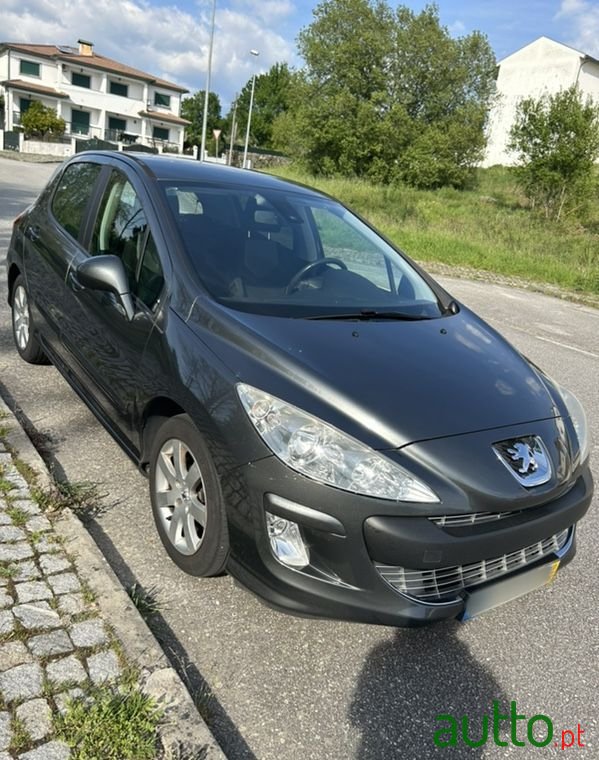 2011' Peugeot 308 photo #2