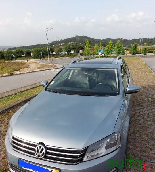 2012' Volkswagen Passat Variant photo #2