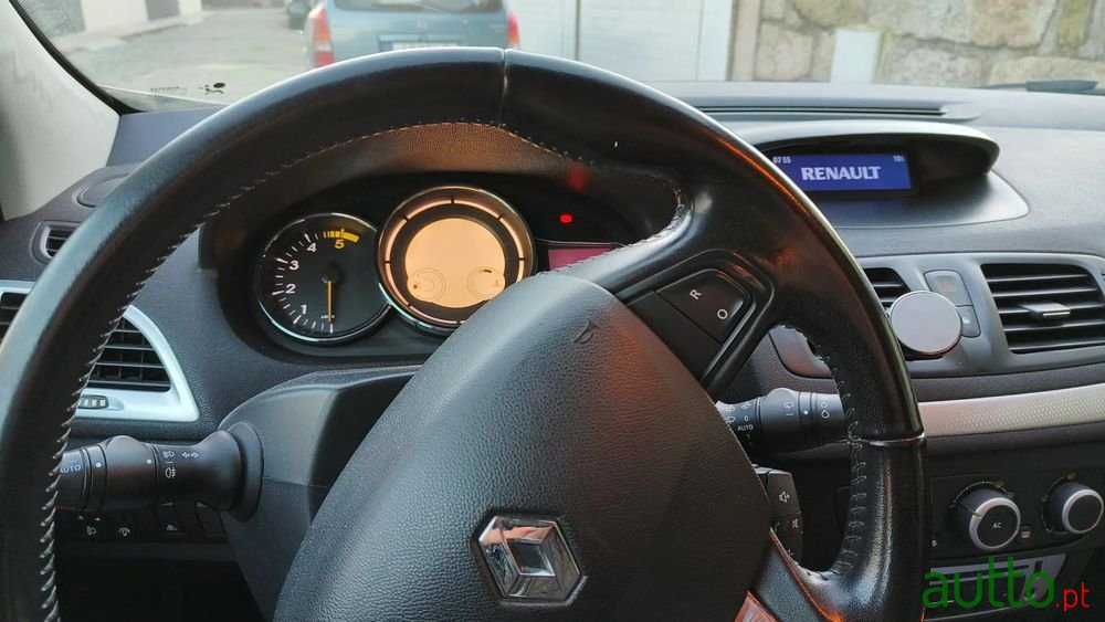 2014' Renault Megane Coupe photo #3