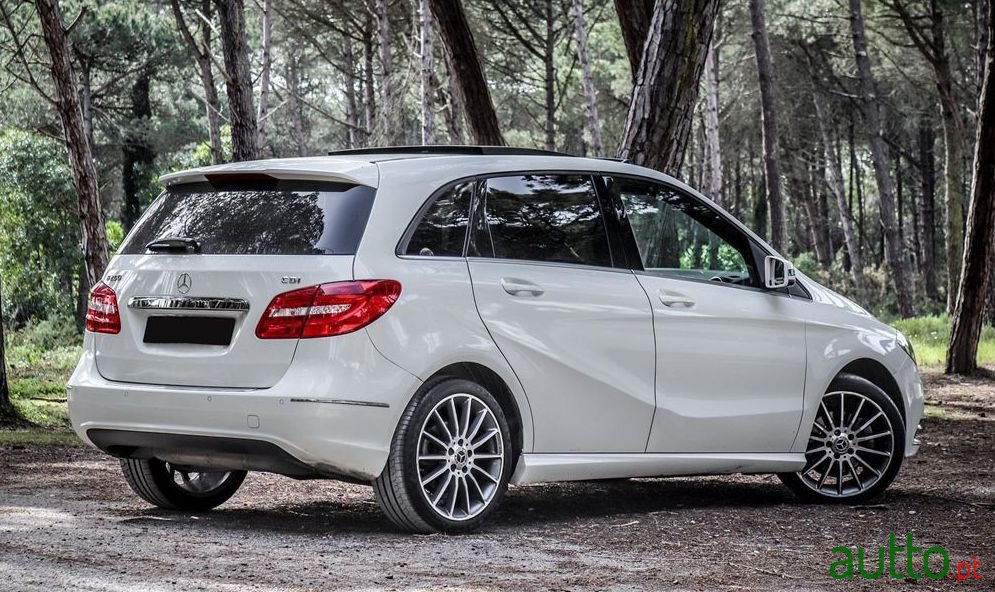 2014' Mercedes-Benz B-200 photo #3