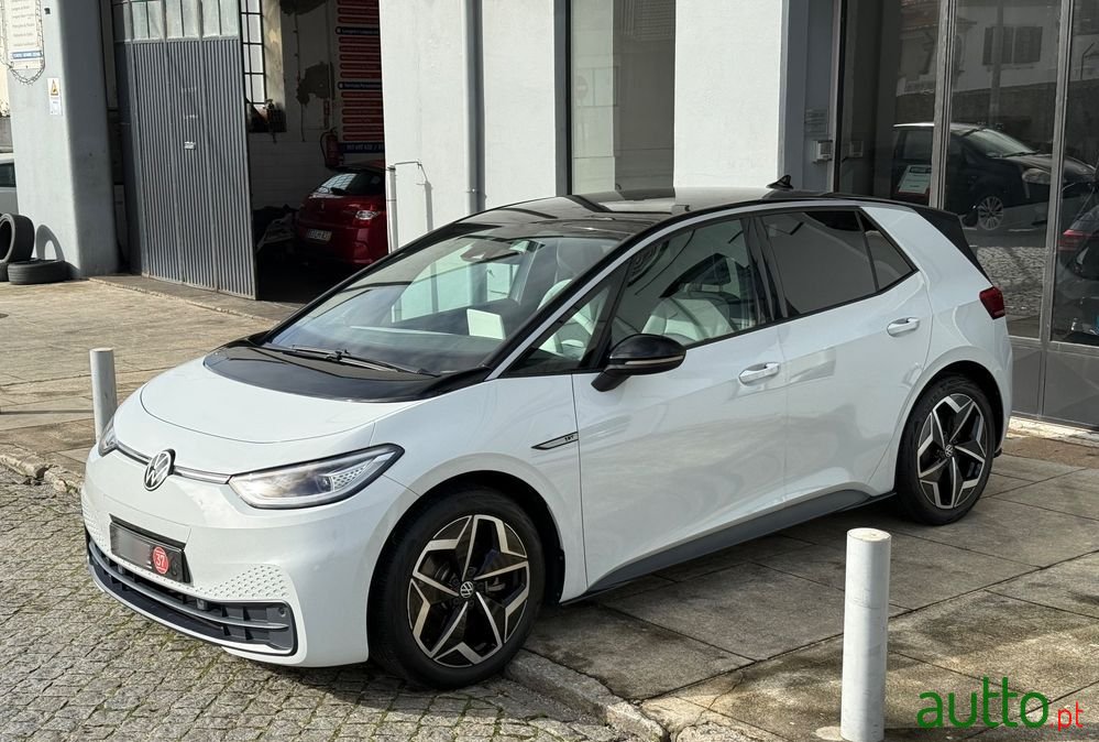 2020' Volkswagen ID.3 Pro photo #5