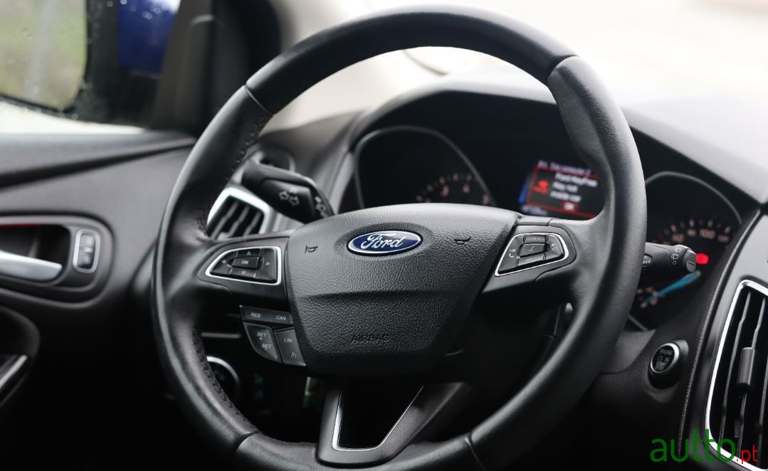 2017' Ford Focus photo #6