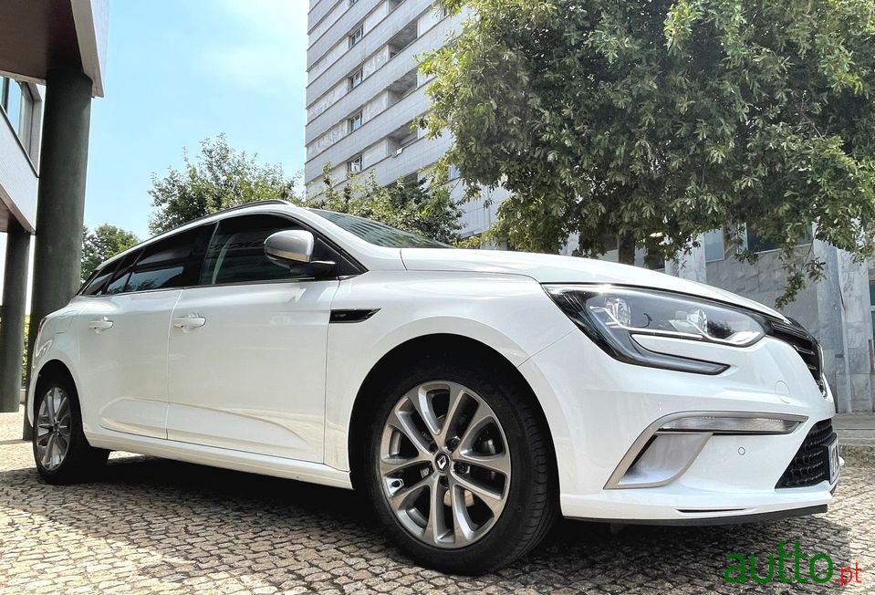 2018' Renault Megane Sports Tourer photo #2
