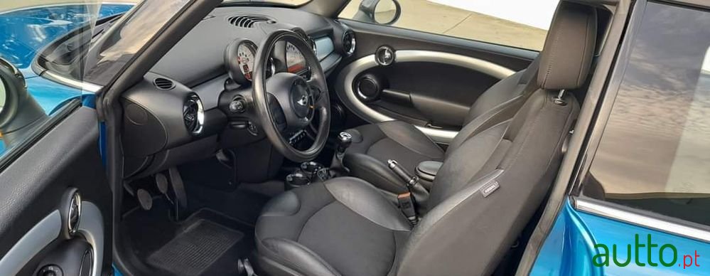 2011' MINI Cooper D photo #5