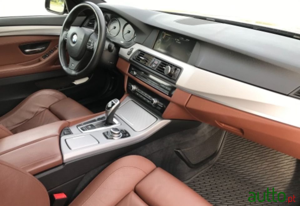 2013' BMW 520 photo #5