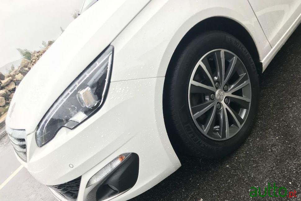 2014' Peugeot 308 E-Hdi Allure photo #1