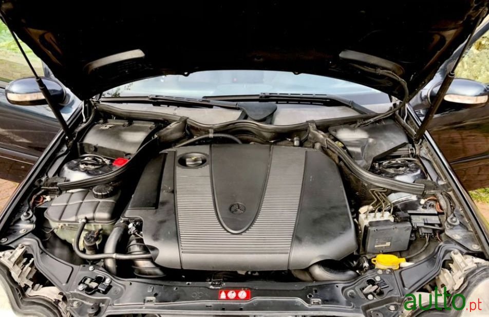 2004' Mercedes-Benz C-220 photo #1