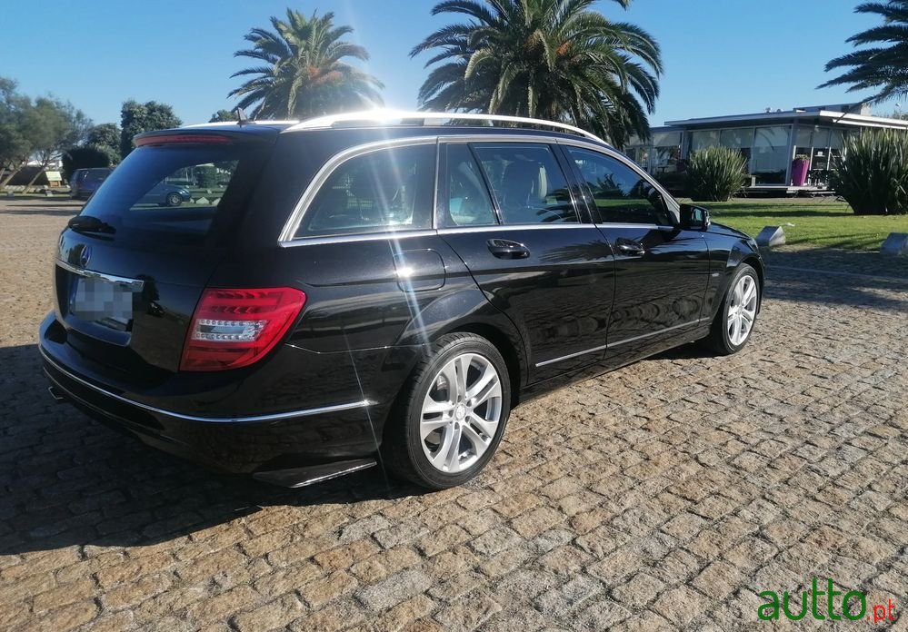 2011' Mercedes-Benz C 220 photo #2