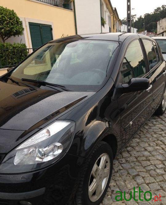 2008' Renault Clio Dynamic S photo #2