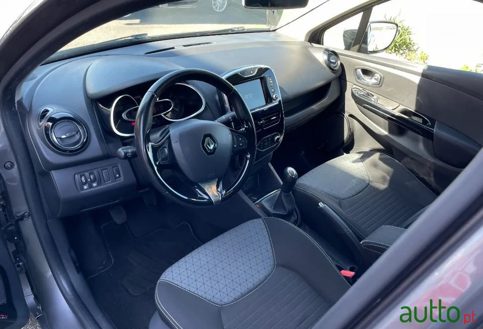 2014' Renault Clio photo #6