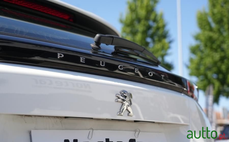 2021' Peugeot 2008 photo #5