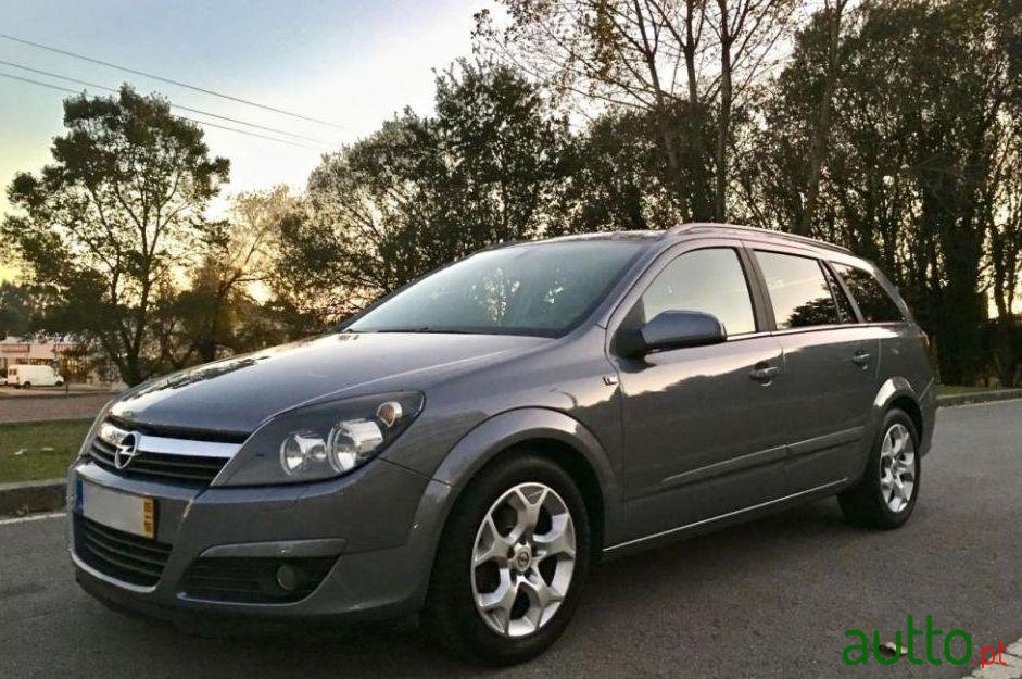 2005' Opel Astra Caravan photo #1