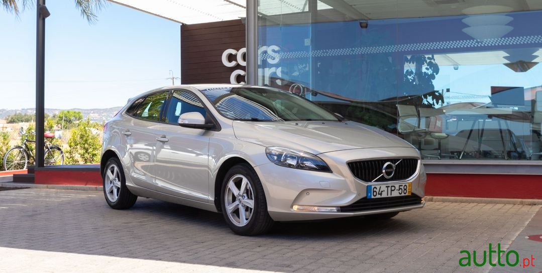 2017' Volvo V40 photo #6