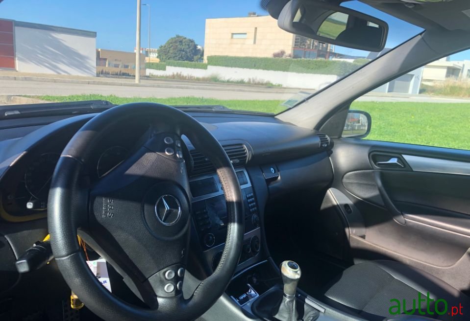 2005' Mercedes-Benz 220 photo #4