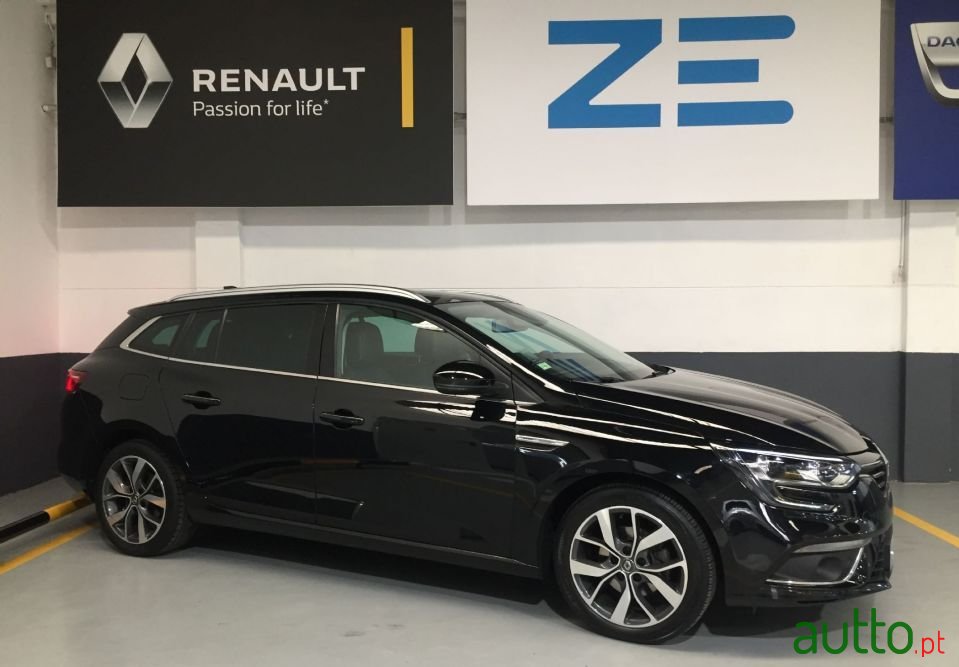 2018' Renault Megane Sport Tourer photo #1