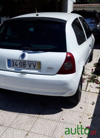 2004' Renault Clio photo #2