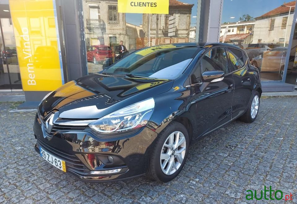 2019' Renault Clio photo #2