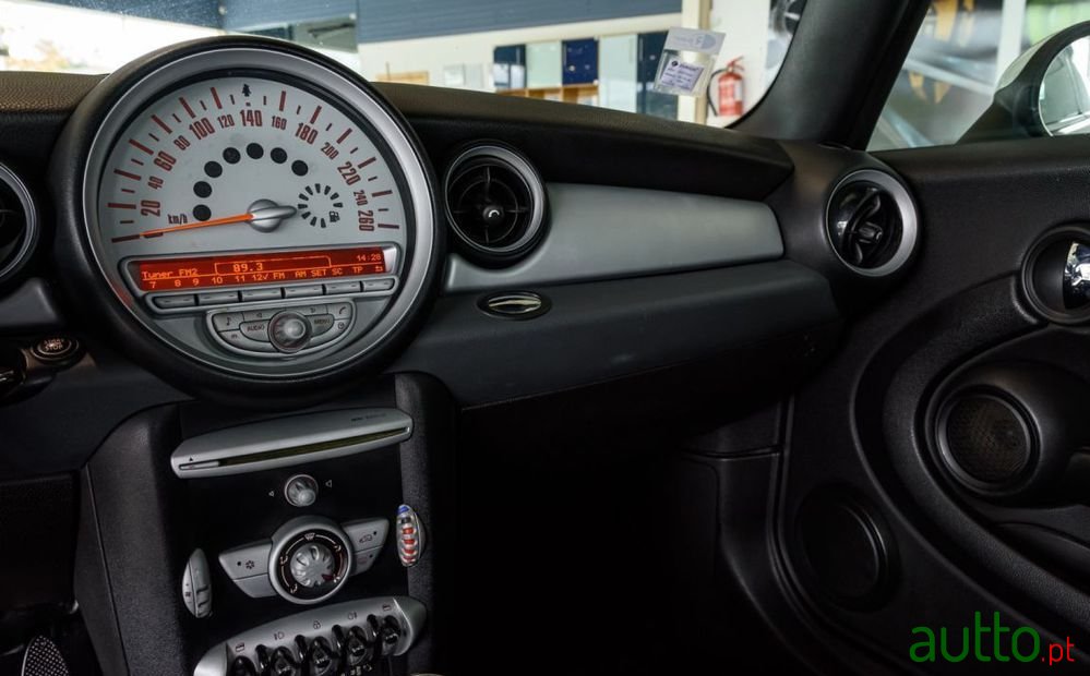 2009' MINI Cooper D photo #6