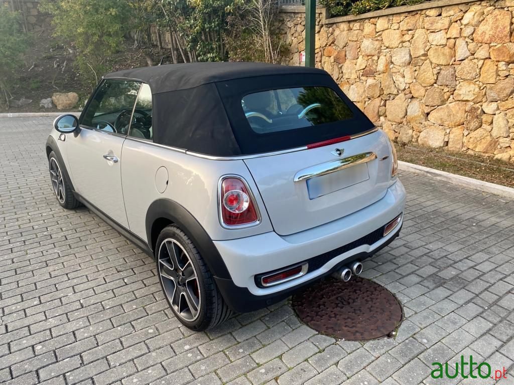 2011' MINI Cabrio photo #4