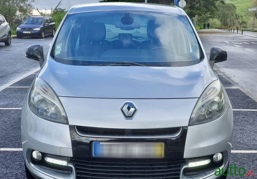 2013' Renault Scenic photo #2