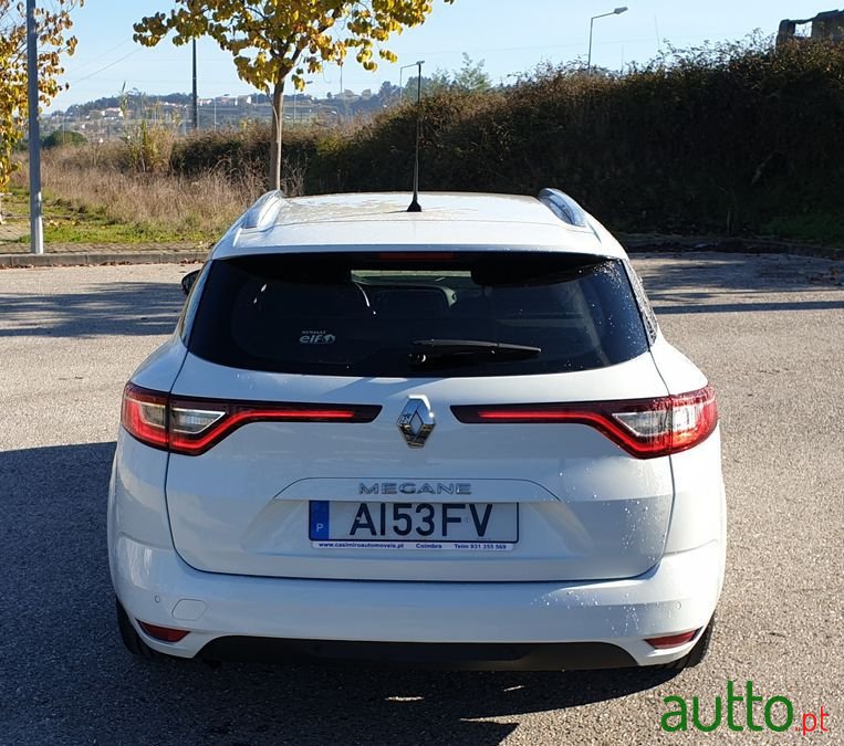 2018' Renault Megane Sport Tourer photo #2