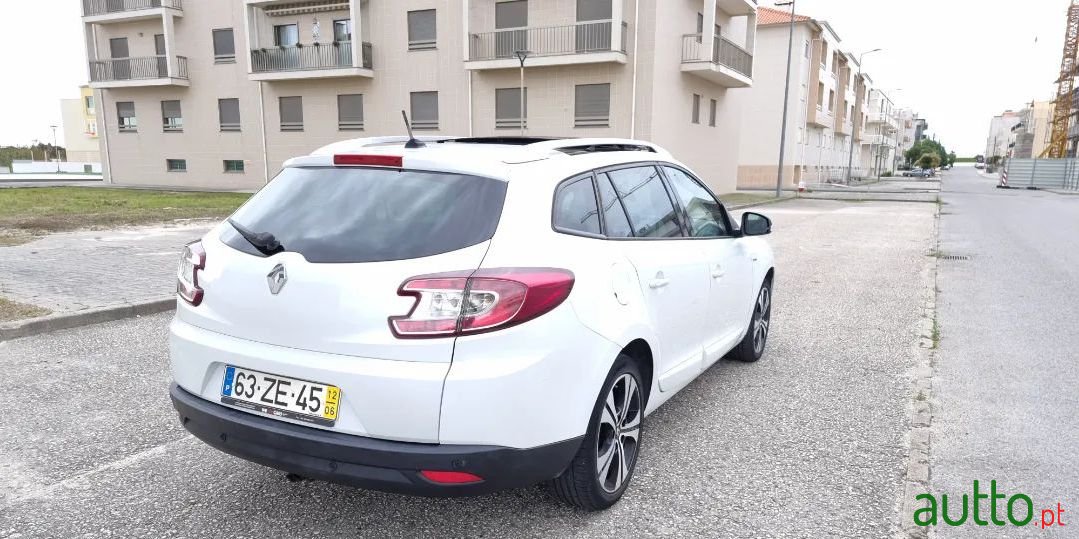 2012' Renault Megane Sport Tourer photo #4