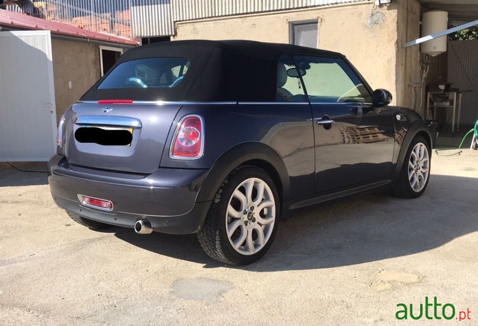 2012' MINI Cabrio photo #6