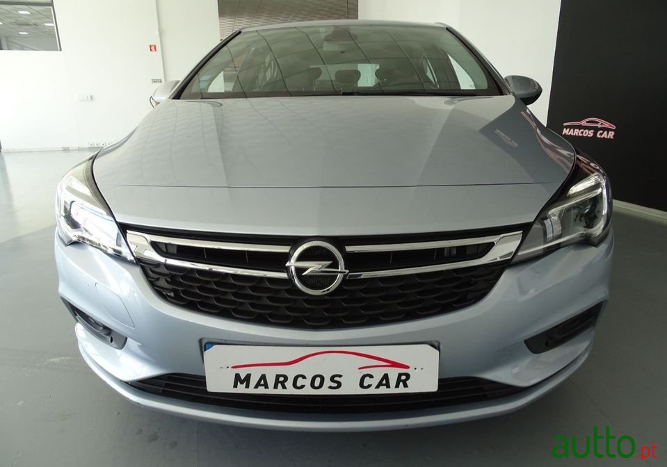 2018' Opel Astra photo #2