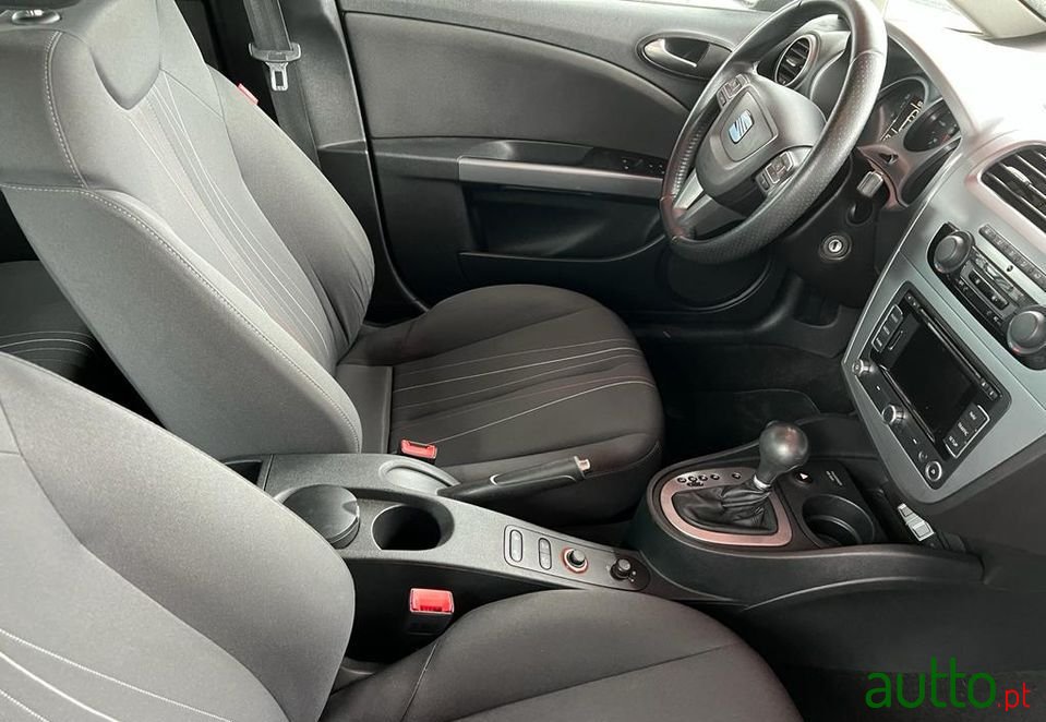 2012' SEAT Leon photo #6