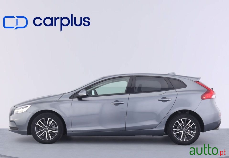 2019' Volvo V40 photo #4