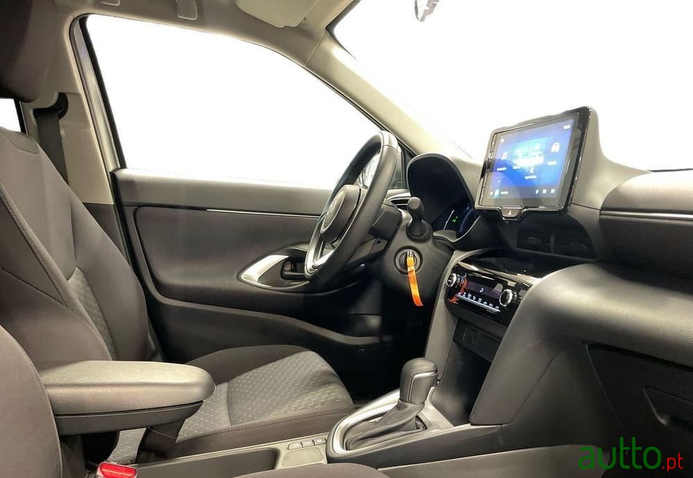 2024' Toyota Yaris Cross photo #6